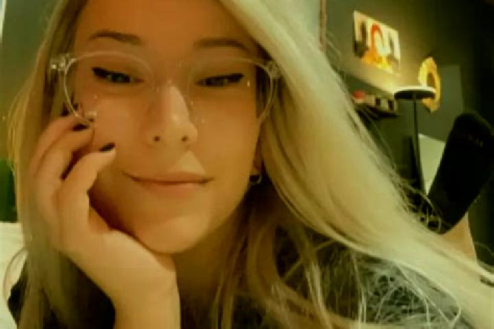 Aubrey, 32, a chestnut amber-eyed asian companion based in Saint-Symphorien-de-Lay. Offering GFE, Roleplay, Couples, Dinner Date. Available for incall and ou...