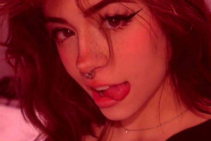 Aubrey, 32, a red dark-eyed caucasian companion based in Liudu. Offering OWO, A-Level, BDSM, Deep French Kissing. Available for incall and outcall, overnight...