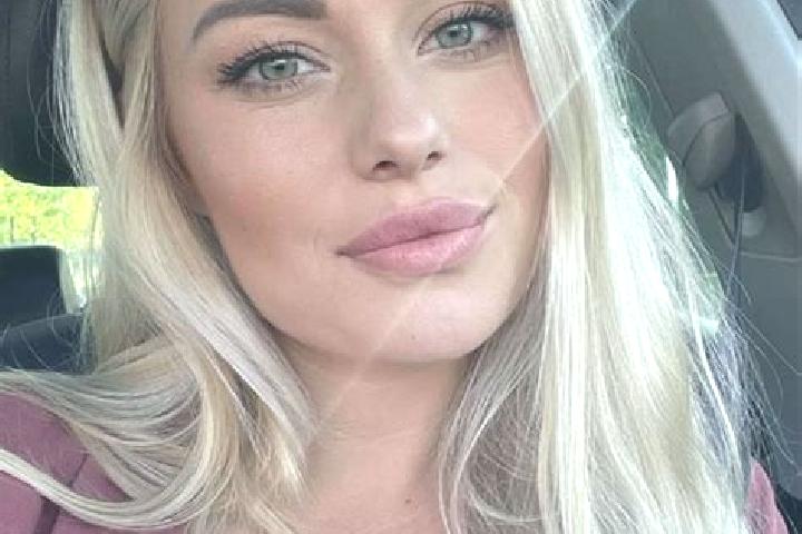 Aubrey, 33, a blonde hazel-eyed asian companion based in Vama Buzaului. Offering Prostate Massage, Duos, Domination. Available for incall and outcall, day an...
