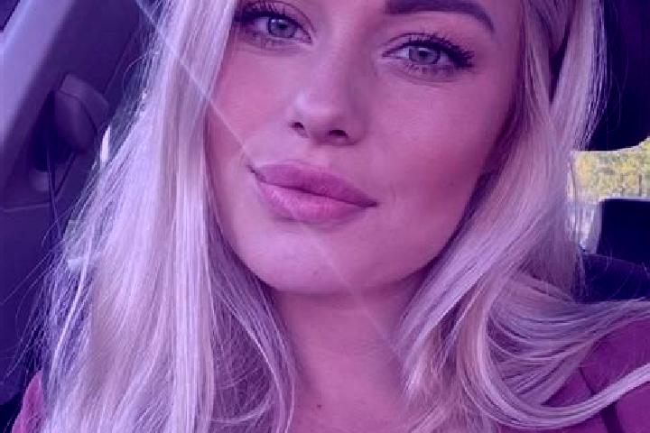 Aubrey, 33, a blonde hazel-eyed mixed companion based in Peterstown. Offering OWO, Duos, CIM. Available for incall and outcall, overnight bookings available.