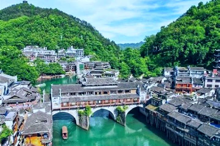Aubrey, 33 — Escort in Fenghuangshan, China