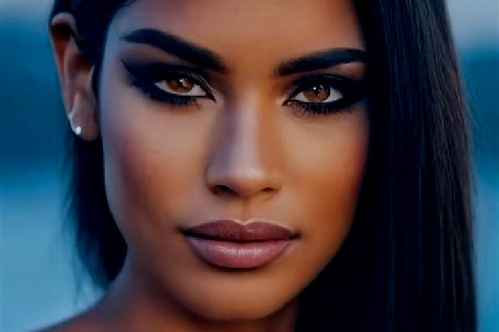 Aubrey, 35, a chestnut amber-eyed latina companion based in Mequinensa / Mequinenza. Offering BDSM, Duos, Striptease. Available for incall and outcall, day a...