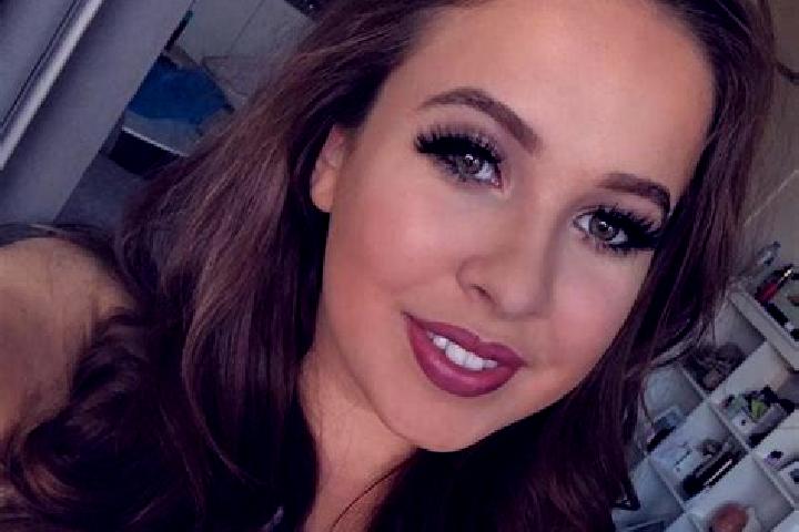 Aubrey, 37, a red dark-eyed mediterranean companion based in Colombelles. Offering Fetish, Prostate Massage, Striptease. Available for incall and outcall, da...