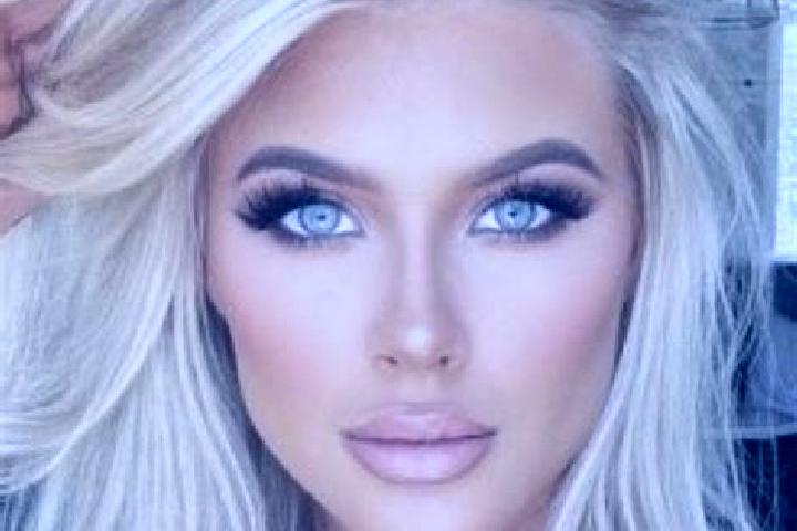 Aubrey, 38, a platinum blonde amber-eyed middle eastern companion based in Brwinow. Offering Fetish, Deep French Kissing, Tantra, Prostate Massage. Available...