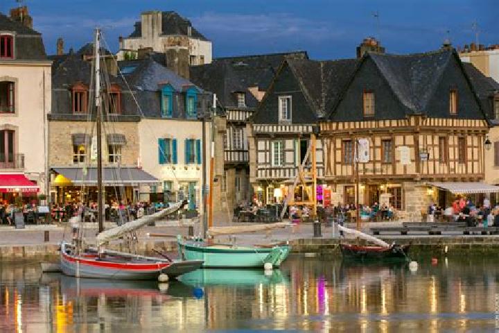 Aubrey, 39 — Escort in Auray, France