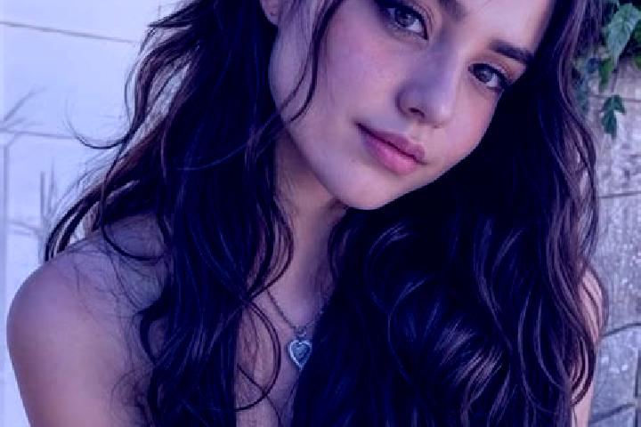 Aurora, 20, a auburn amber-eyed middle eastern companion based in Tessalit. Offering CIM, Girlfriend Experience, Dinner Date, GFE. Available for incall and o...