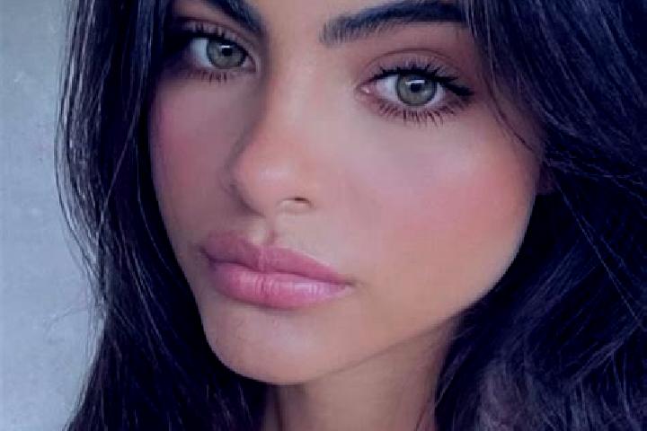 Aurora, 20, a black hazel-eyed middle eastern companion based in Wortley. Offering Erotic Massage, Striptease, Prostate Massage, Domination. Available for in...