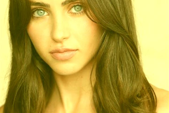Aurora, 20, a brunette amber-eyed latina companion based in Mesnil-Raoul. Offering Dinner Date, GFE, OWO. Available for incall and outcall, day and evening d...