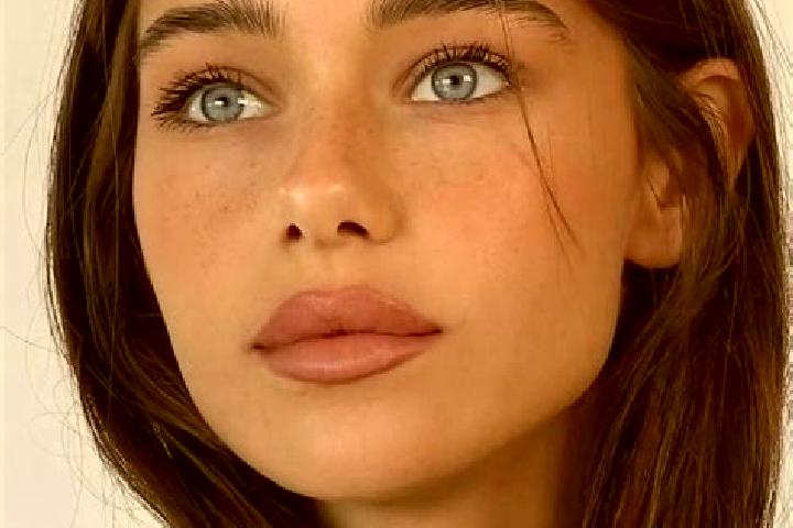 Aurora, 20, a brunette blue-eyed middle eastern companion based in Zuidwolde. Offering OWO, Couples, Massage. Available for incall and outcall, overnight boo...