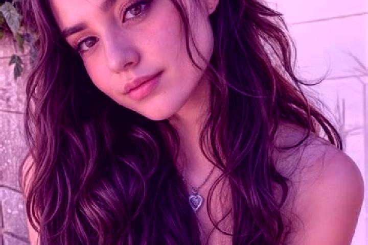 Aurora, 20, a brunette hazel-eyed caucasian companion based in Gablenz. Offering Fetish, CIM, Dinner Date. Available for incall and outcall, overnight bookin...