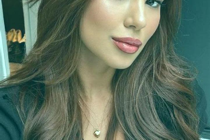 Aurora, 20, a chestnut dark-eyed latina companion based in Lovenjoel. Offering Striptease, Couples, Roleplay. Available for incall and outcall, day and eveni...