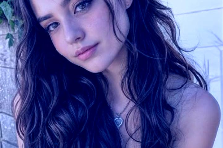 Aurora, 20, a red hazel-eyed latina companion based in Dalekoye. Offering Overnight, Dinner Date, OWO, A-Level. Available for incall and outcall, day and eve...