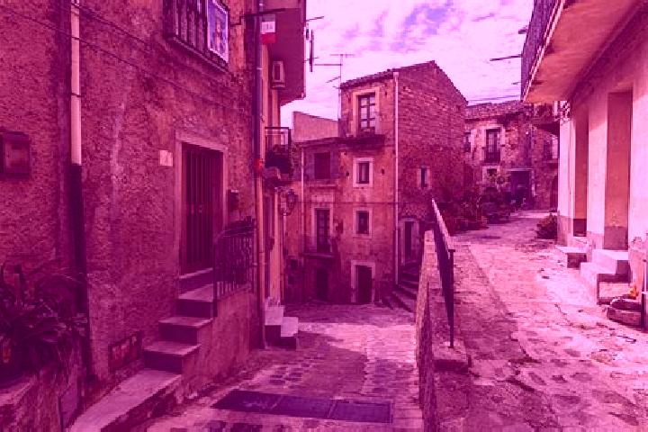Aurora, 20 — Escort in Alcara Li Fusi, Italy