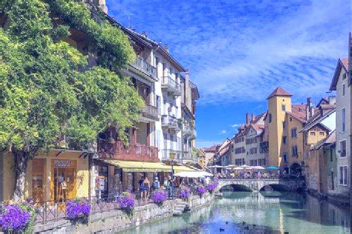 Aurora, 20 — Escort in Hillion, France