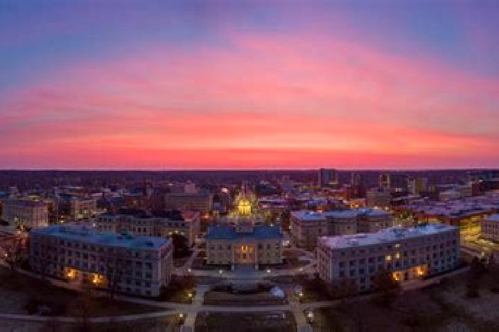 Aurora, 20 — Escort in Iowa City, United States
