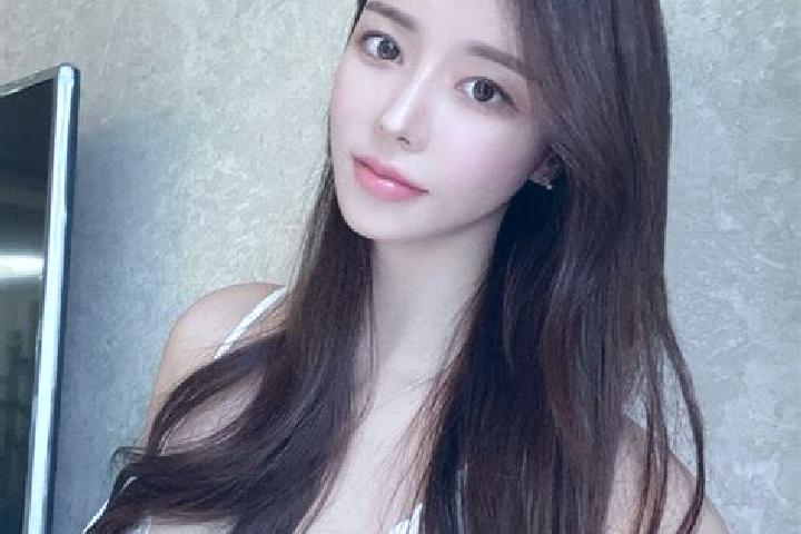 Aurora, 20 — Escort in Liukou, China