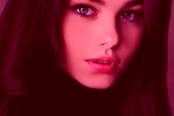 Aurora, 21, a brunette dark-eyed caucasian companion based in Zinaparo. Offering 69, Dinner Date, OWO. Available for incall and outcall, day and evening dates.