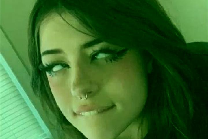 Aurora, 21, a brunette grey-eyed mixed companion based in Barrosas. Offering Party Girl, GFE, Domination, OWO. Available for incall and outcall, overnight bo...