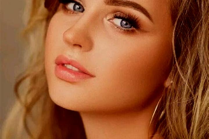 Aurora, 21, a dark blonde blue-eyed mediterranean companion based in Timisu de Jos. Offering Fetish, Massage, BDSM. Available for incall and outcall, day and...