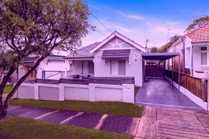 Aurora, 21 — Escort in Hurlstone Park, Australia