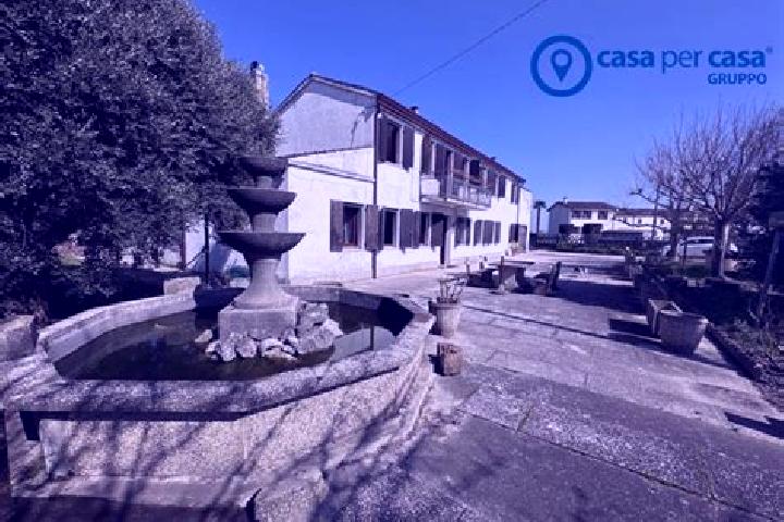 Aurora, 21 — Escort in Villadose, Italy