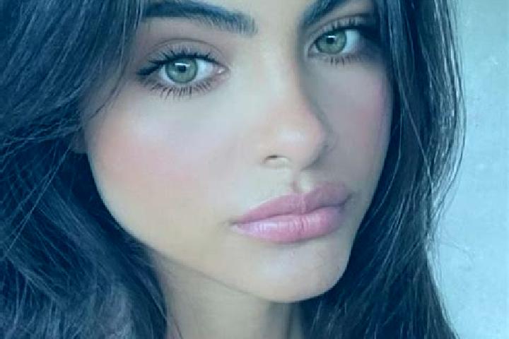 Aurora, 22, a black hazel-eyed caucasian companion based in Chupaca. Offering 69, Striptease, CIM. Available for incall and outcall, day and evening dates.