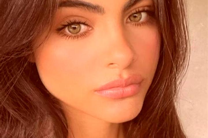 Aurora, 22, a brunette green-eyed latina companion based in Tannenberg. Offering Deep French Kissing, Erotic Massage, CIM, A-Level, Couples. Available for in...