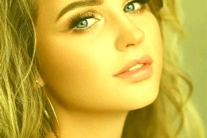 Aurora, 22, a dark blonde blue-eyed mediterranean companion based in Upton. Offering Fetish, Striptease, Girlfriend Experience, Couples. Available for incall...
