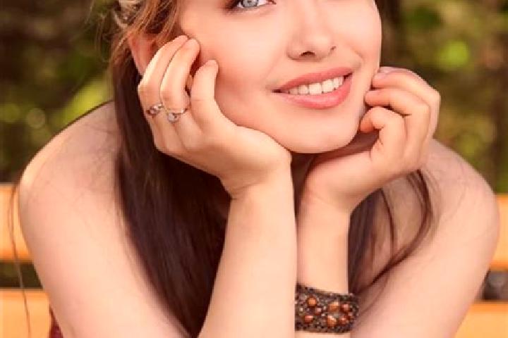 Aurora, 22, a red blue-eyed asian companion based in Medina. Offering Tantra, Dinner Date, CIM. Available for incall and outcall, day and evening dates.