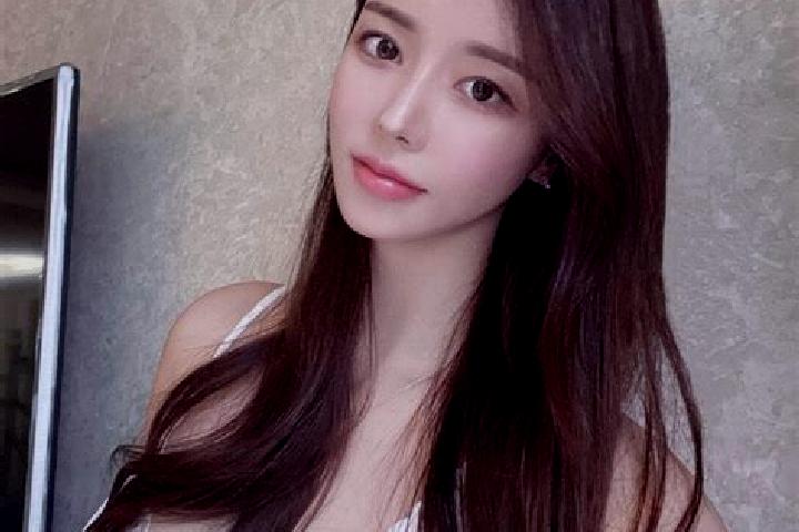 Aurora, 22 — Escort in Zhaike, China