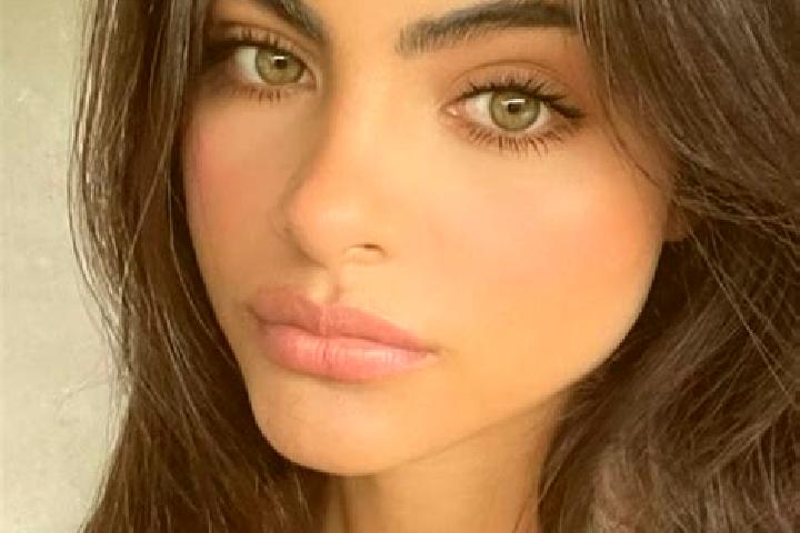 Aurora, 23, a black hazel-eyed slavic companion based in Diecai. Offering Striptease, Roleplay, Prostate Massage. Available for incall and outcall, overnight...