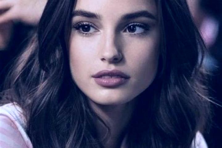 Aurora, 23, a brunette brown-eyed indian companion based in Den Hout. Offering Girlfriend Experience, Erotic Massage, CIM. Available for incall and outcall, ...