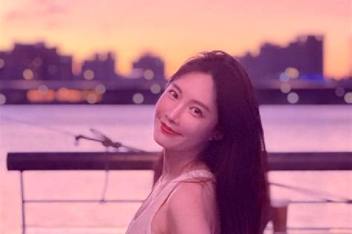 Aurora, 23 — Escort in Biqiao, China