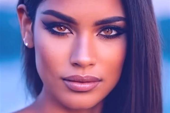 Aurora, 24, a auburn amber-eyed latina companion based in Tuchola. Offering 69, A-Level, Overnight. Available for incall and outcall, day and evening dates.