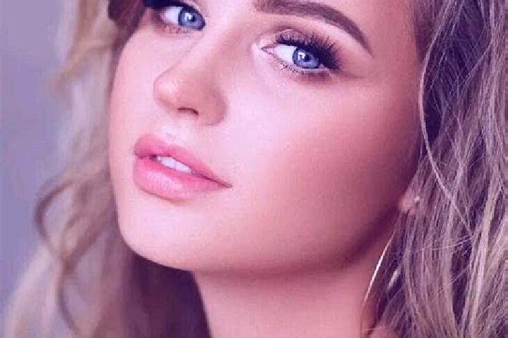 Aurora, 24, a dark blonde blue-eyed indian companion based in Santa Maria del Mar. Offering Erotic Massage, OWO, Duos, Striptease. Available for incall and o...