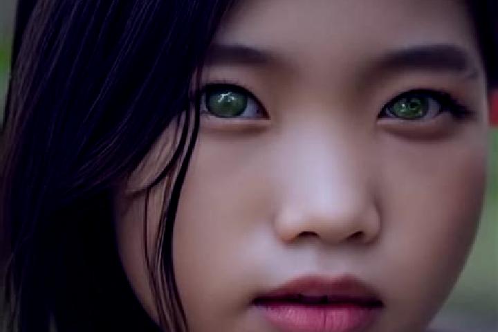 Aurora, 24, a red green-eyed asian companion based in Oakland Park. Offering BDSM, GFE, Couples. Available for incall and outcall, day and evening dates.