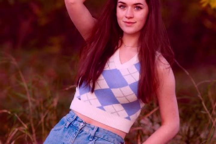 Aurora, 24 — Escort in Allenton, United States