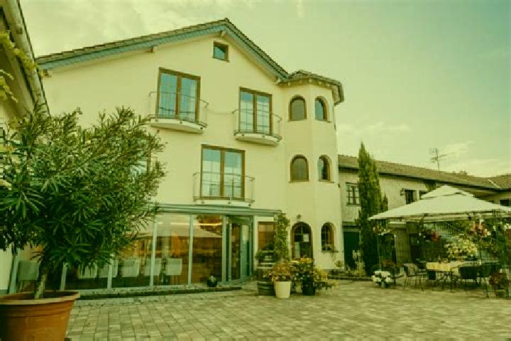 Aurora, 24 — Escort in Biebelsheim, Germany