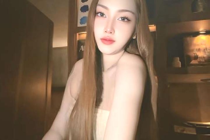 Aurora, 24 — Escort in Jajar, Indonesia