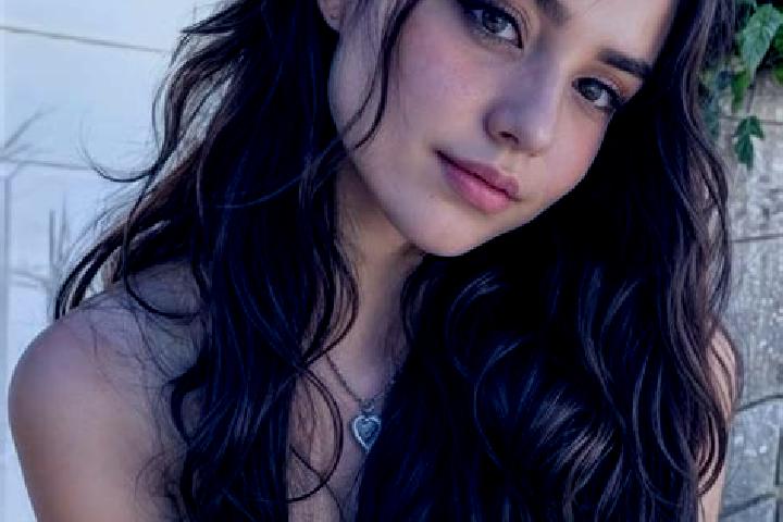 Aurora, 25, a auburn grey-eyed middle eastern companion based in Arrecifes. Offering Prostate Massage, Tantra, Erotic Massage, Girlfriend Experience. Availab...