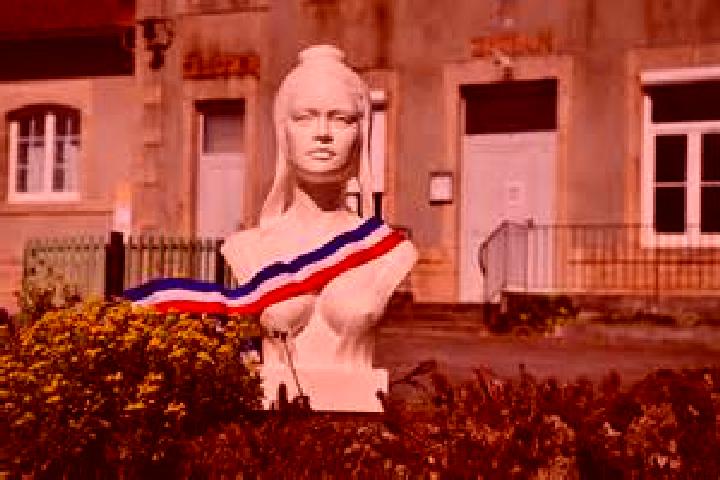 Aurora, 25 — Escort in Mouettes, France