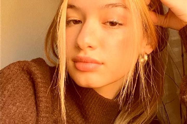 Aurora, 26, a blonde brown-eyed indian companion based in Niddrie. Offering Striptease, Fetish, CIM, Tantra. Available for incall and outcall, overnight book...