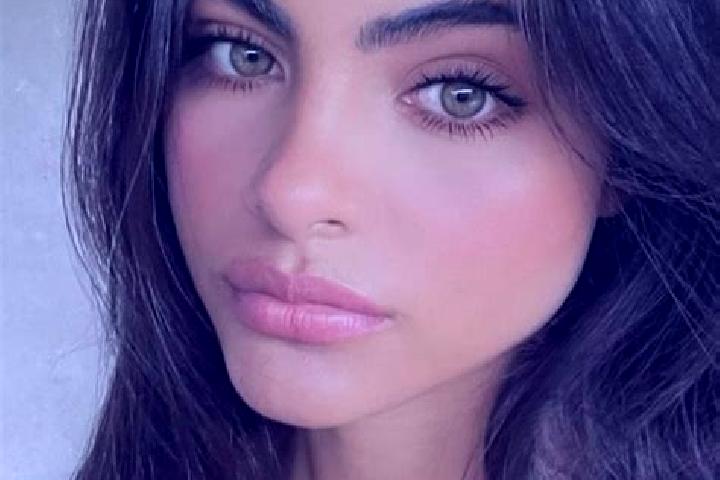 Aurora, 26, a chestnut hazel-eyed indian companion based in Floresti. Offering Roleplay, BDSM, Fetish, Striptease. Available for incall and outcall, day and ...