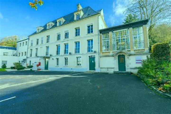 Aurora, 26 — Escort in Bray-et-Lu, France