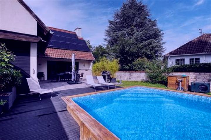 Aurora, 26 — Escort in Furdenheim, France