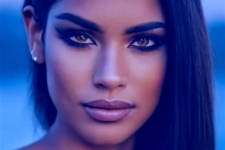 Aurora, 27, a brunette dark-eyed latina companion based in Cepni. Offering Girlfriend Experience, Tantra, Roleplay. Available for incall and outcall, day and...