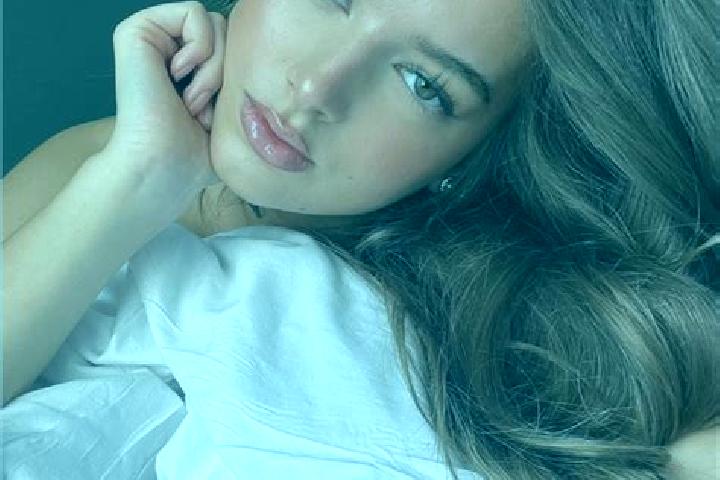 Aurora, 27, a brunette hazel-eyed caribbean companion based in Bereni. Offering Erotic Massage, Domination, Dinner Date. Available for incall and outcall, ov...