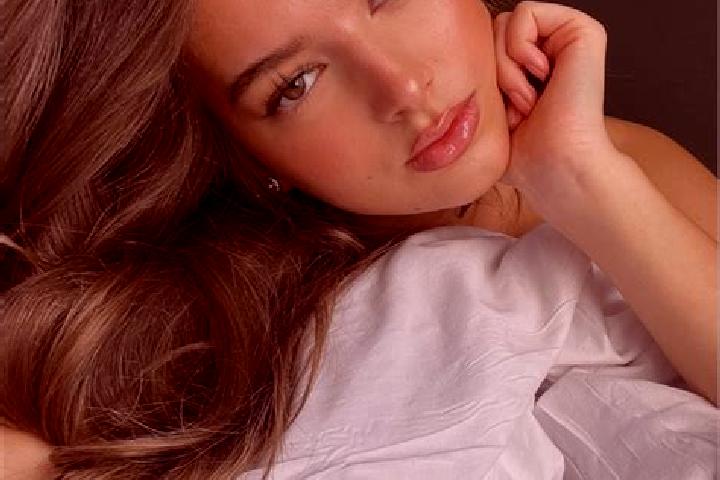 Aurora, 27, a brunette hazel-eyed ebony companion based in Svolvaer. Offering Deep French Kissing, Prostate Massage, Tantra. Available for incall and outcall...