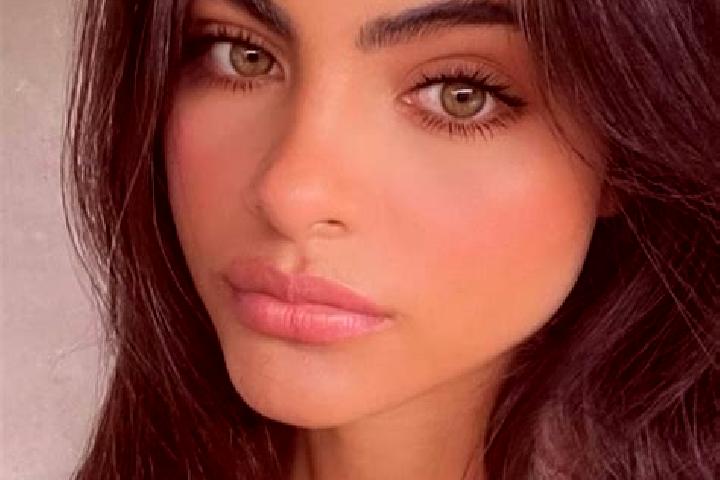 Aurora, 27, a chestnut hazel-eyed caucasian companion based in Escobedo. Offering Roleplay, Erotic Massage, BDSM, Massage, Deep French Kissing. Available for...