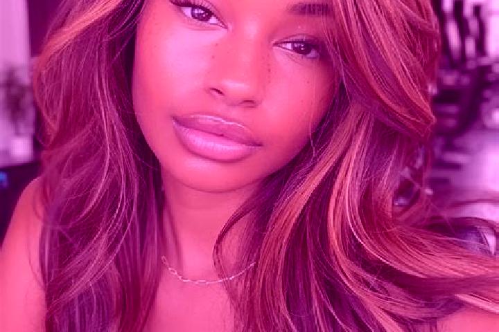 Aurora, 27, a dark blonde brown-eyed ebony companion based in Deda. Offering Roleplay, GFE, Party Girl. Available for incall and outcall, day and evening dates.